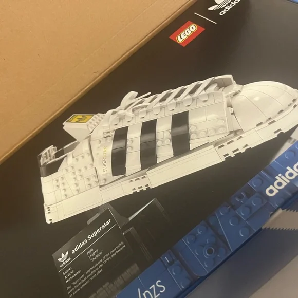 10282 Adidas Sneaker Lego Set-731 pieces- Discontinued - Picture 6 of 6